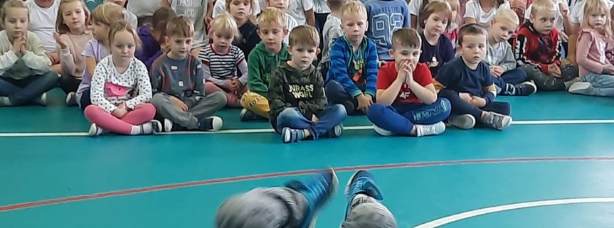 POKAZ TAŃCA BREAKDANCE